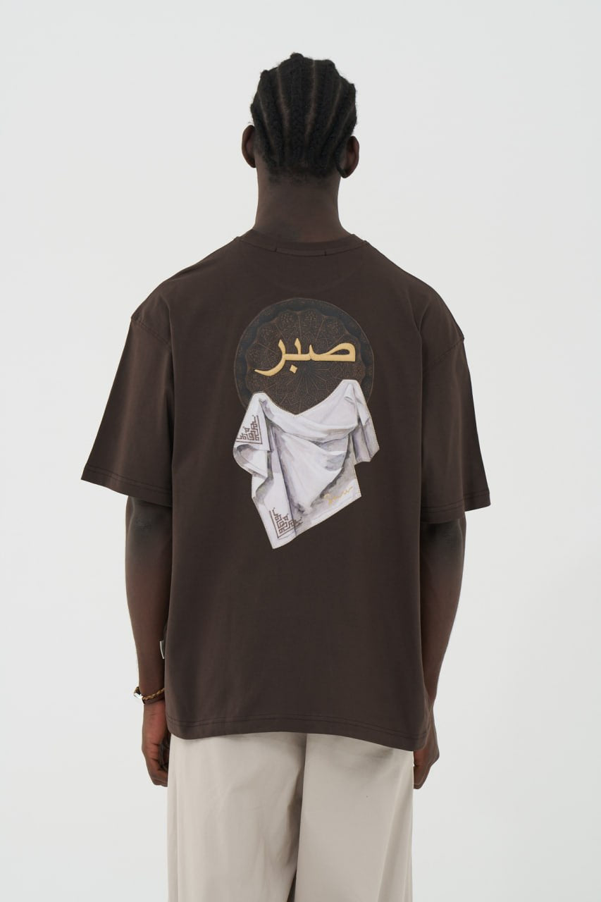 Sabr/Geduld Patchwork Design Oversize T-Shirt Braun