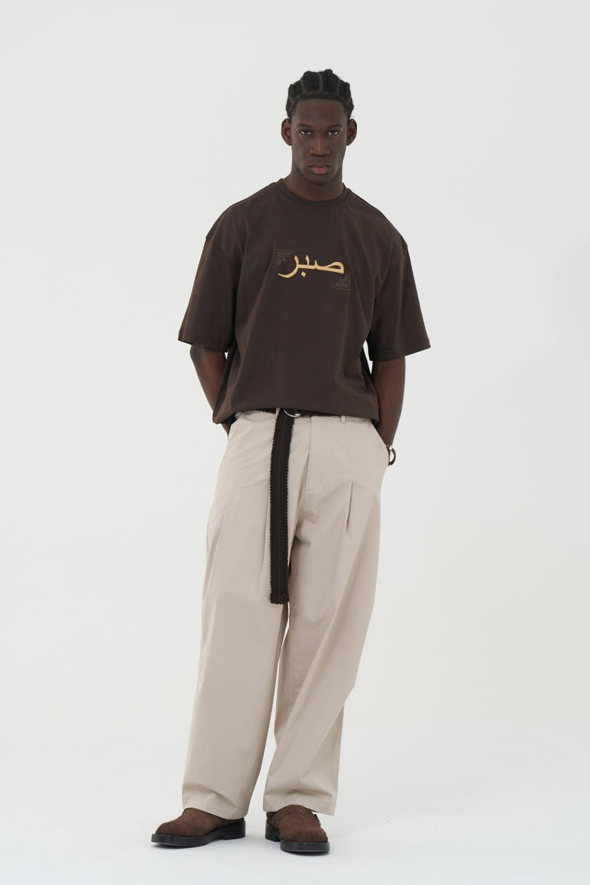 Sabr/Geduld Patchwork Design Oversize T-Shirt Braun